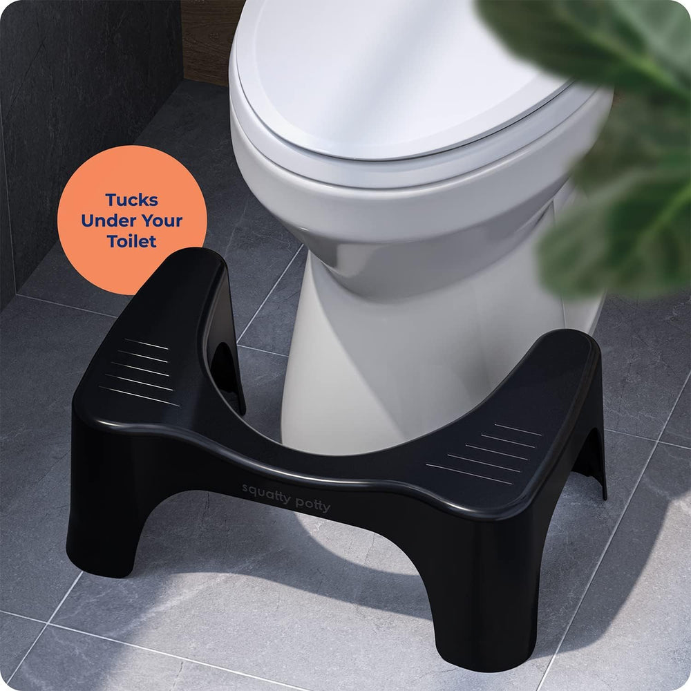 Squatty Potty en baño minimalista integrándose con decoración moderna