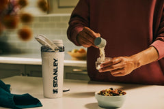 Base de almacenamiento del STANLEY Vitalize con espacio para suplementos