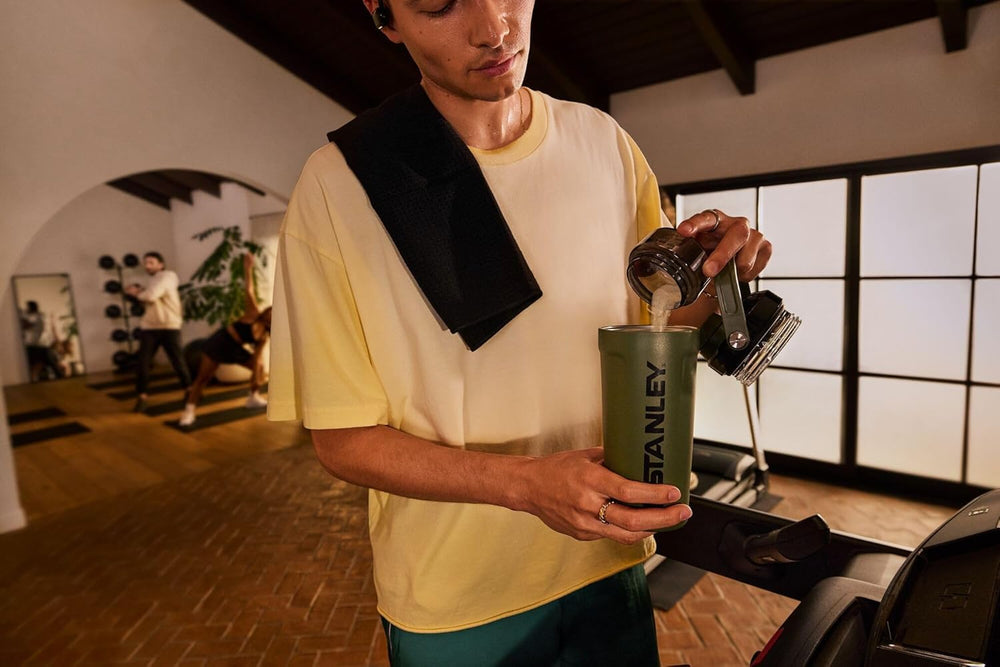 STANLEY Vitalize en uso durante entrenamiento, mantiene bebidas frías