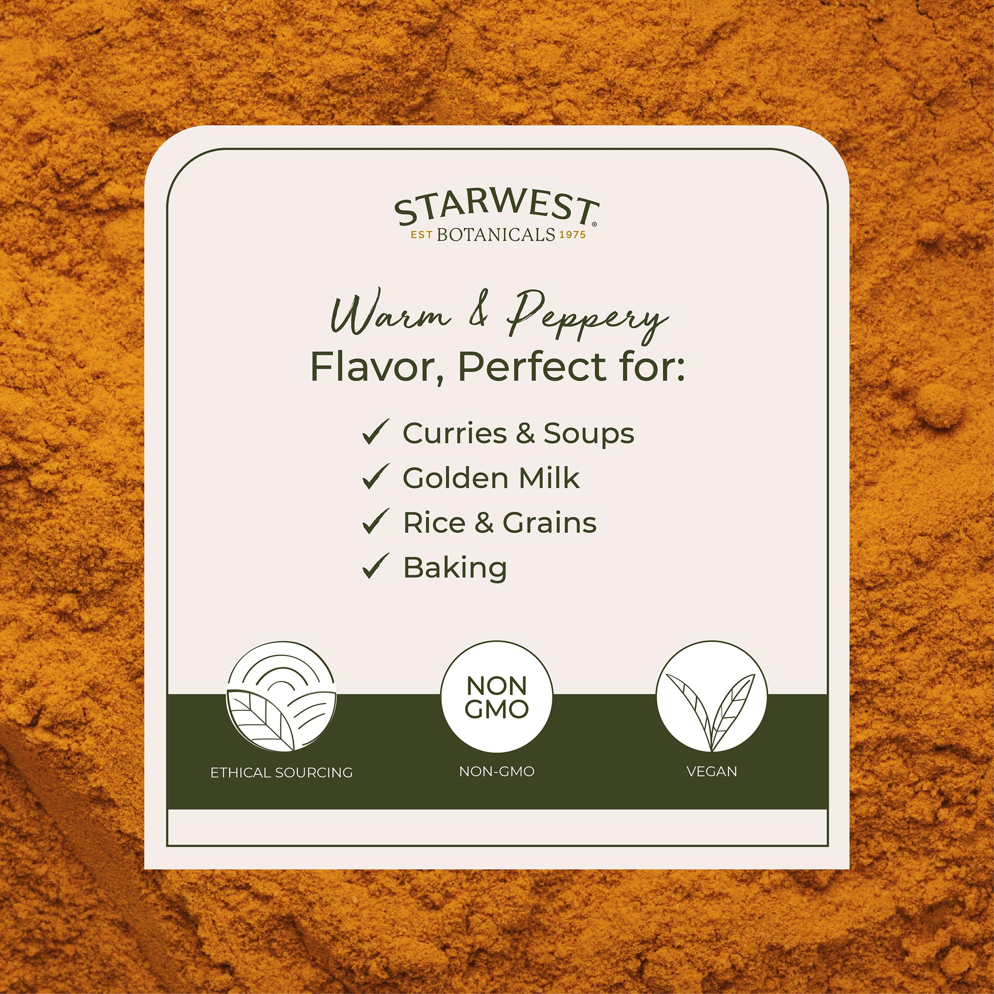Cuchara medidora con cúrcuma Starwest Botanicals lista para añadir a receta