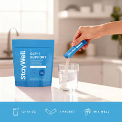 Preparación en cocina con Stay-Well Naturals mezclado en batido para control de antojos
