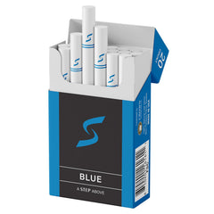 STEP cigarrillo en mano demostrando uso cómodo y familiar
