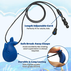 suhunide niño usando collar masticable para calma sensorial discreta