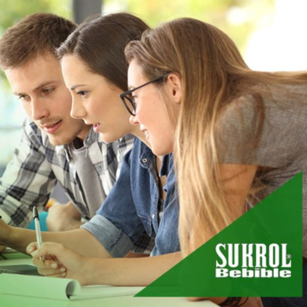 Sukrol en escritorio junto a libretas para mejorar concentración