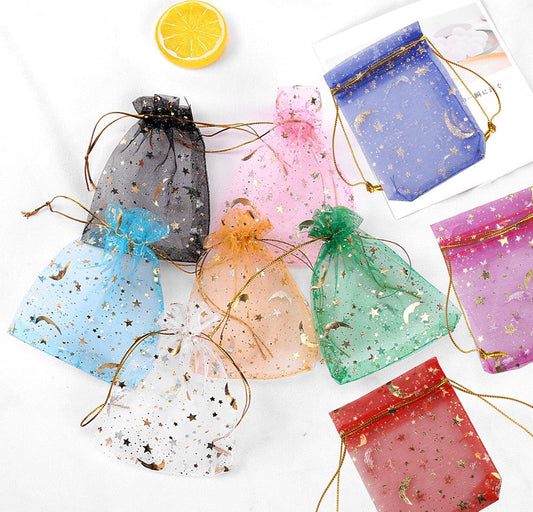 SUMAJU detalle del estampado de luna y estrella con brillo decorativo