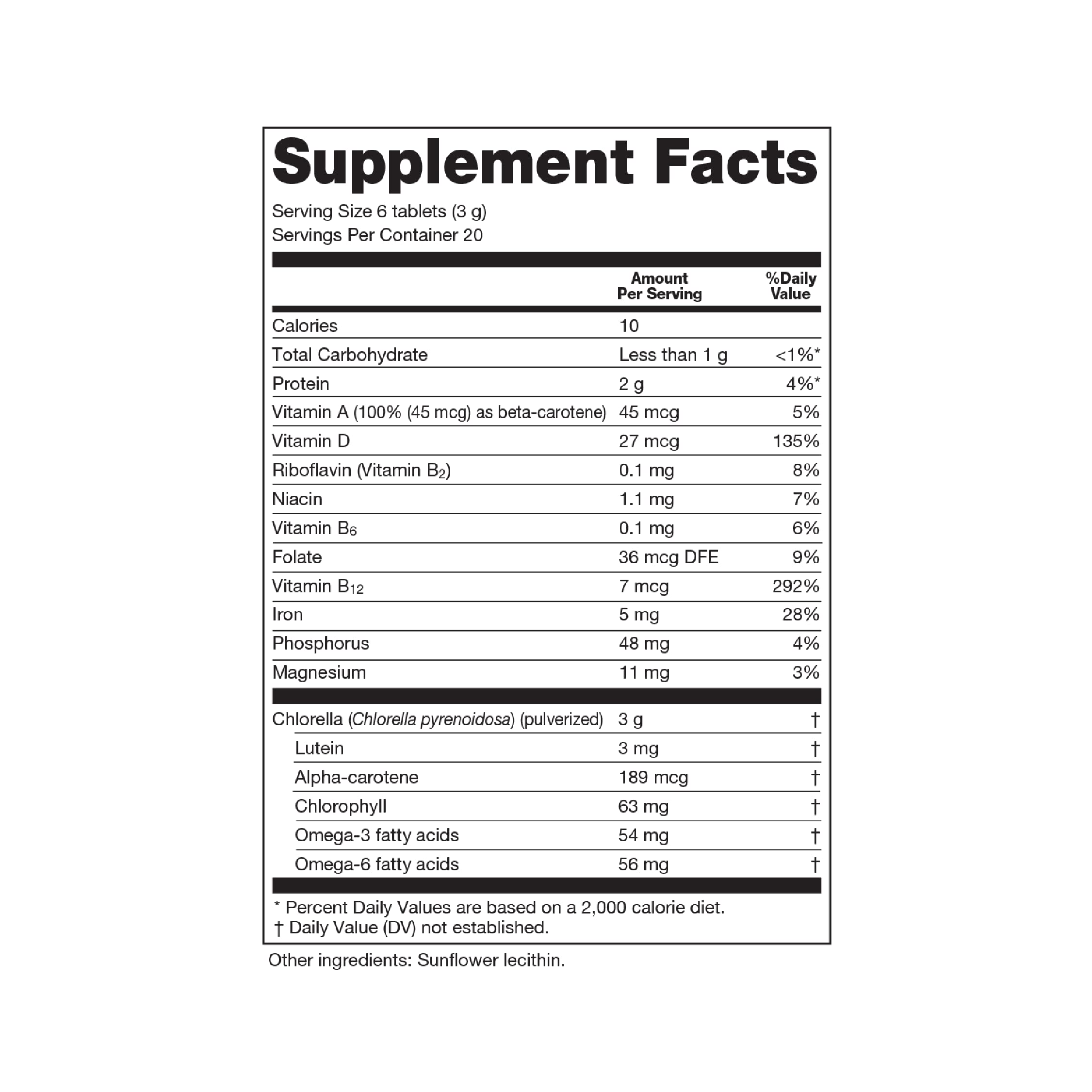 Sun Chlorella tabletas en mano para medir dosis práctica y portátil