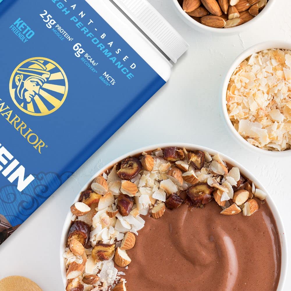 Sunwarrior batido de chocolate servido en vaso — opción post-entreno sabrosa