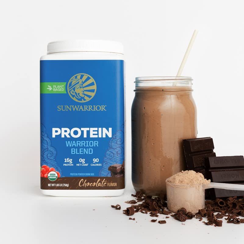 Sunwarrior persona entrenando con batido para recuperación y energía