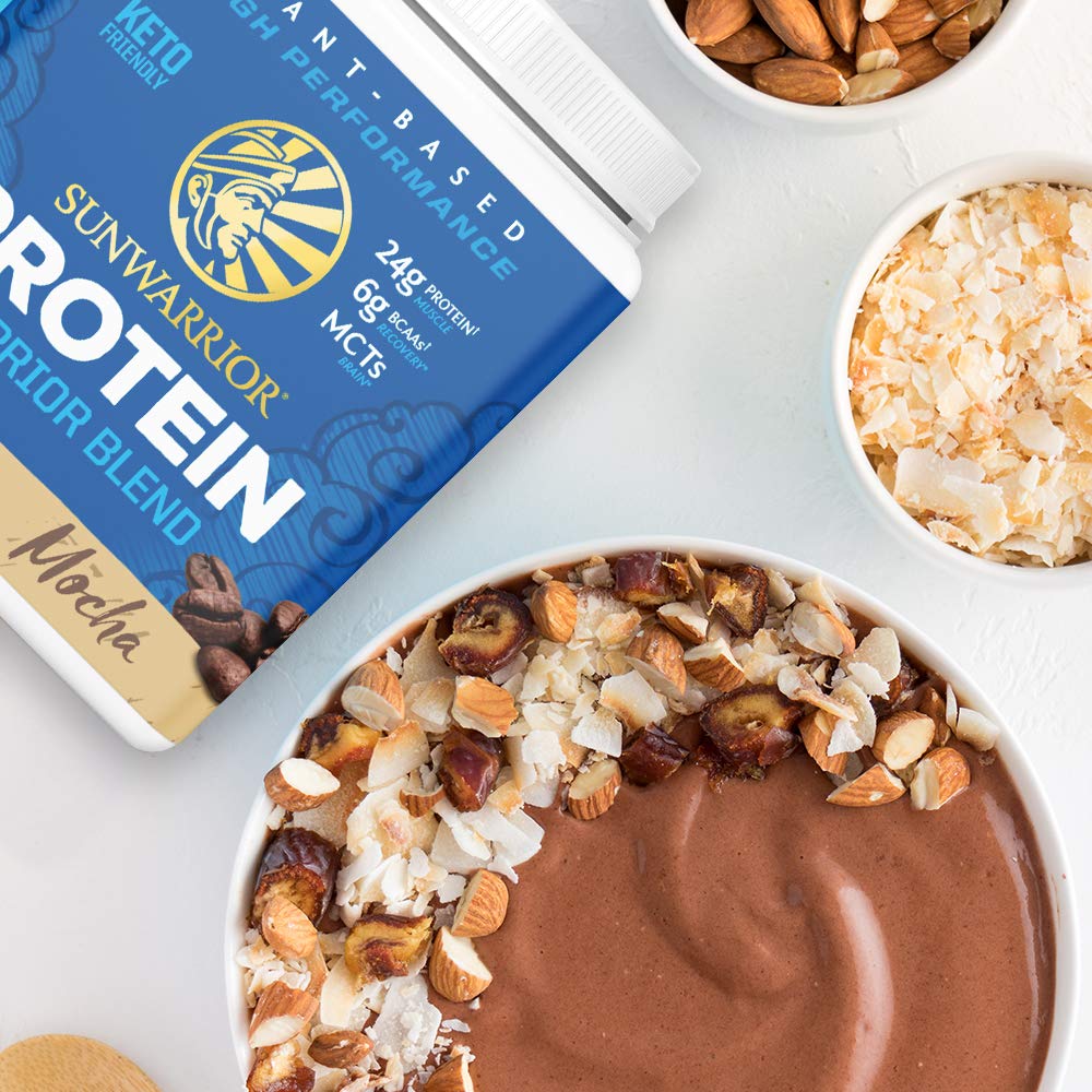 Sunwarrior mocha en cocina con ingredientes naturales, versátil para recetas