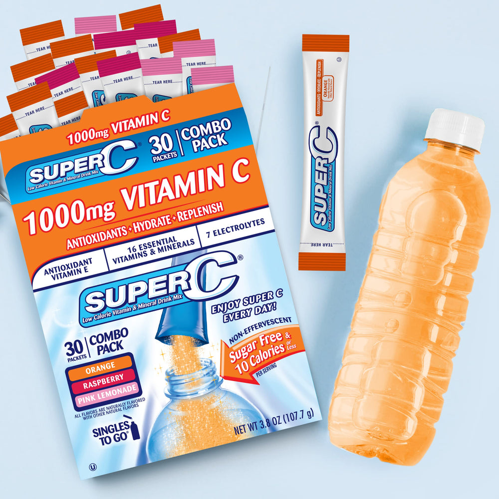Super C sobre junto a botella para comparar tamaño y portabilidad