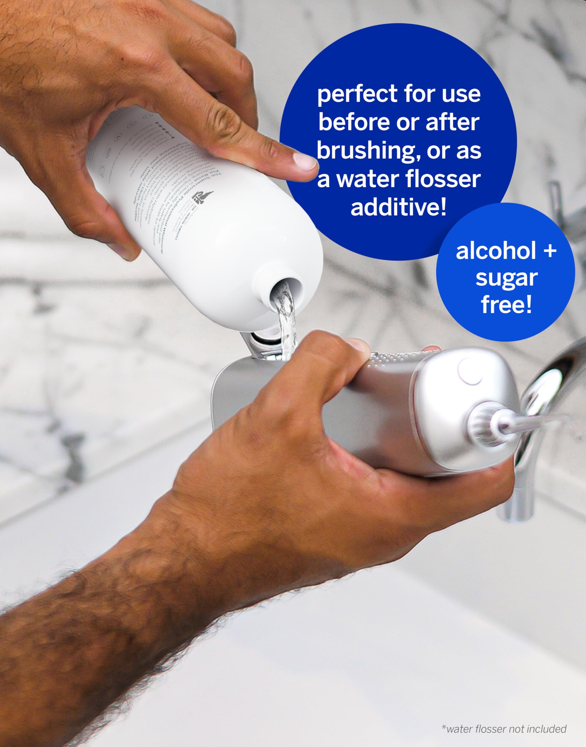 Supersmile botella junto a cepillo dental, ilustra uso diario práctico