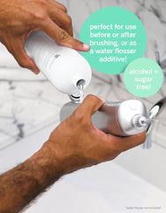 Supersmile botella en un botiquín de baño moderno, beneficio: integración a la rutina diaria