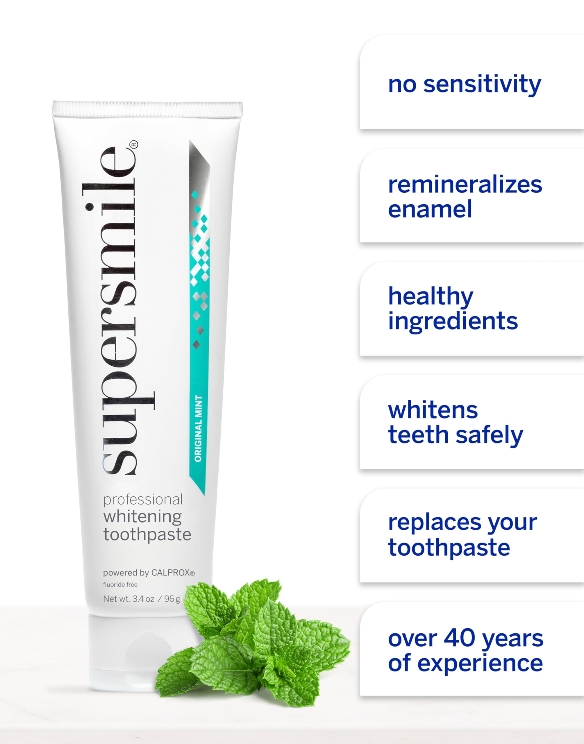 Supersmile tamaño 3.4 oz junto a pasaporte, ideal para viaje