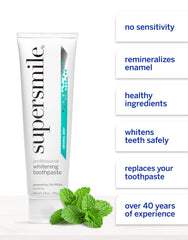 Supersmile tamaño 3.4 oz junto a pasaporte, ideal para viaje