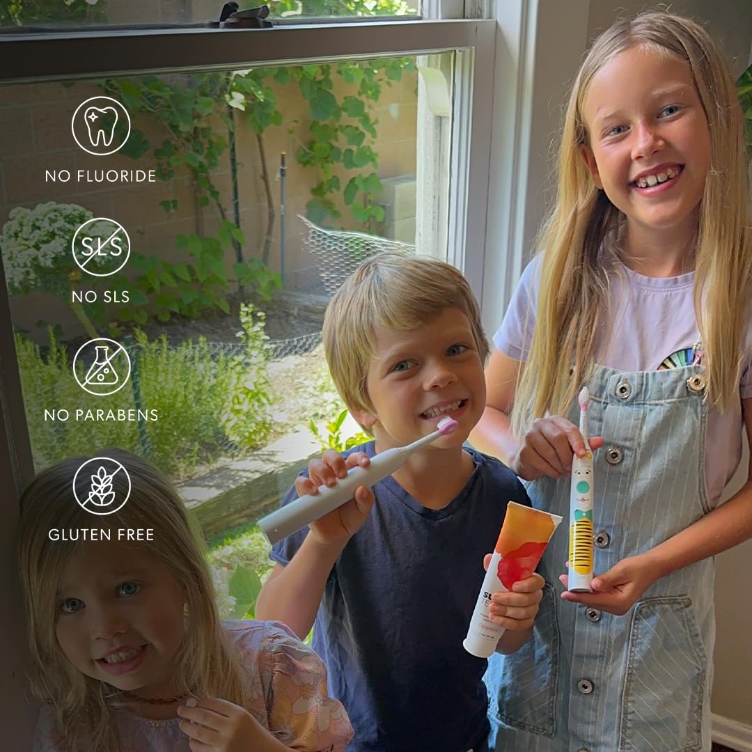 SuperTeeth tubo junto a moneda para comparar tamaño práctico