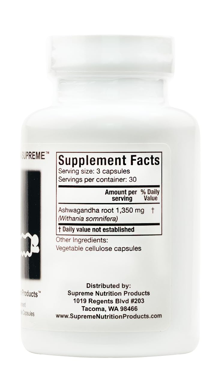 Supreme Nutrition cápsula en mano para comparar tamaño y facilidad de uso