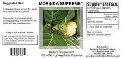 Supreme Nutrition primer plano de cápsulas de Noni mostrando textura y pureza del producto