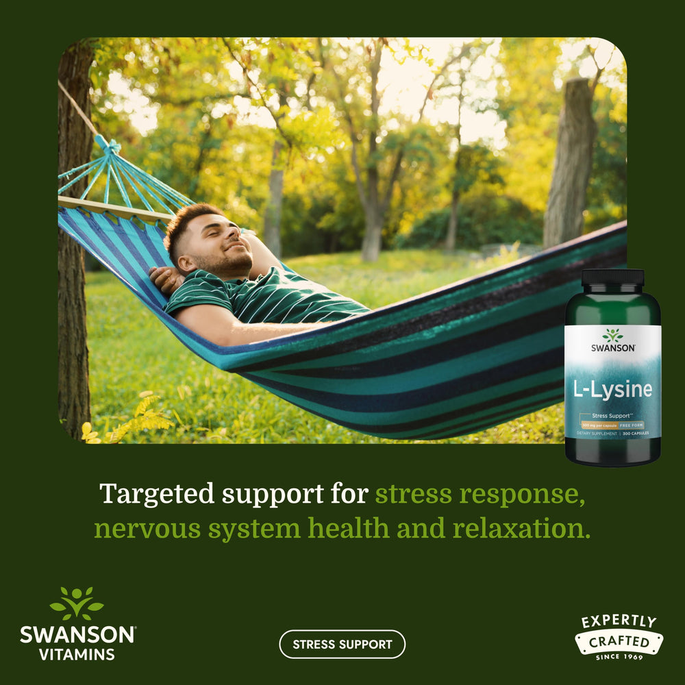 Swanson L-Lysine detalle de cápsula en mano mostrando textura y facilidad de ingestión