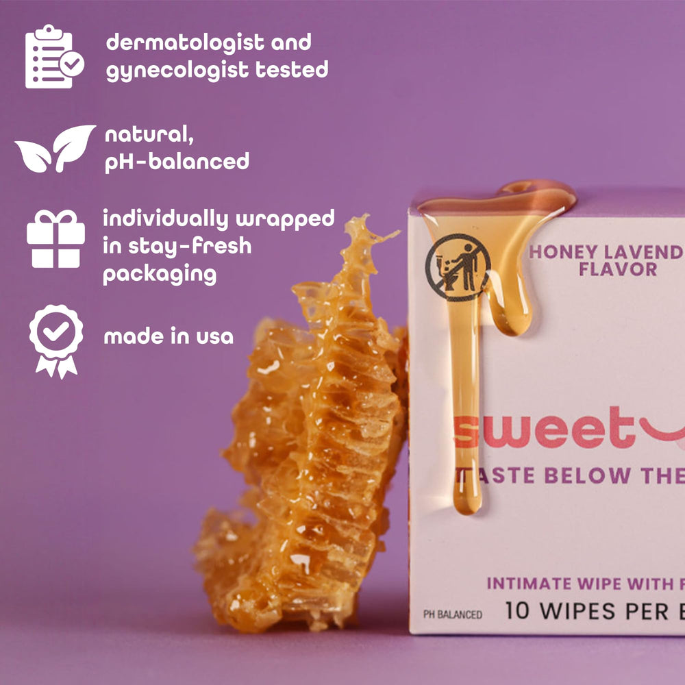 Toallita Sweetums en uso desde bolso para refrescar y sentirse segura