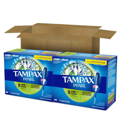 Tampax Pearl dentro de un bolso de mano como opción práctica para salida diaria