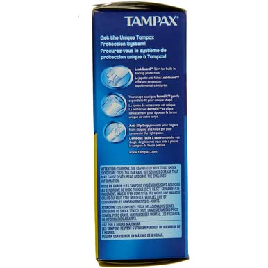 Tampax tampón dentro de bolso en contexto lifestyle, listo para usar