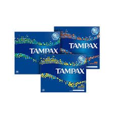 Tampax tampones dentro de bolso de viaje mostrando comodidad y reserva