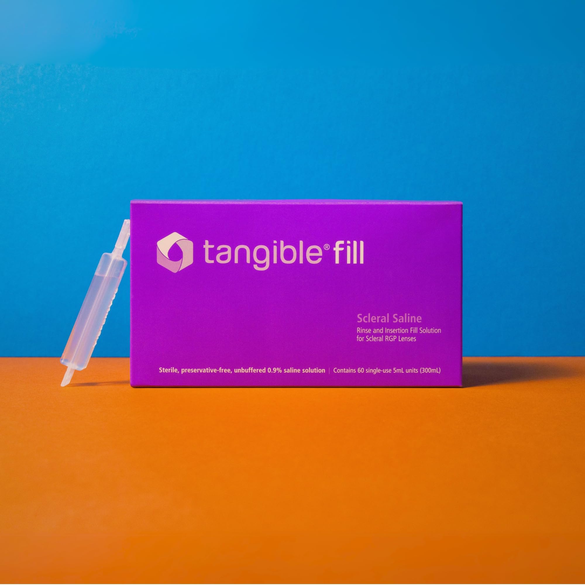 Vial Tangible Fill en la mano para comparar tamaño, práctico para llevar