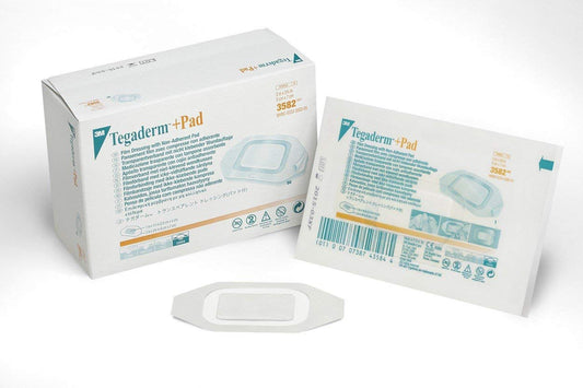 Tegaderm envase frontal mostrando apósitos, protege y facilita vigilancia