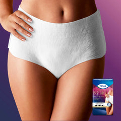 TENA mujer vistiendo las bragas, beneficio apariencia natural bajo ropa