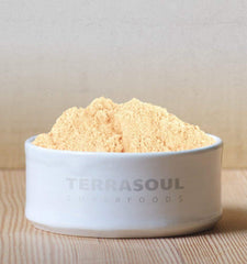 Terrasoul Superfoods polvo añadido a batido vegetal para preparación rápida