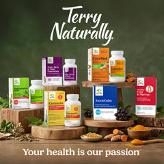 Terry Naturally CuraMed cápsulas junto a alimentos para uso diario