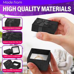 Tesorrio interior de la caja mostrando soporte seguro para anillos