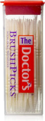 The Doctor's BrushPicks en uso portátil tras comida, comodidad inmediata