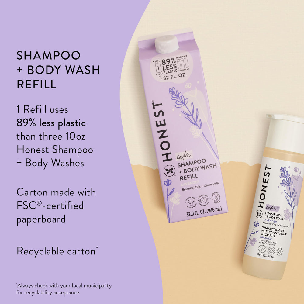 The Honest Company vertiendo refill en botella reutilizable con menos plástico