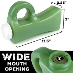 The Original Pee Jug comparado con una regla para mostrar tamaño y capacidad