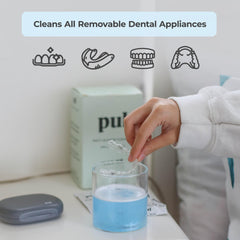 The Pultool alineador sumergido en vaso con solución para remojo, limpia y fácil