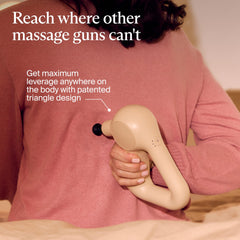 TheraGun Relief cabezal Thumb enfocado en la zona lumbar y puntos gatillo