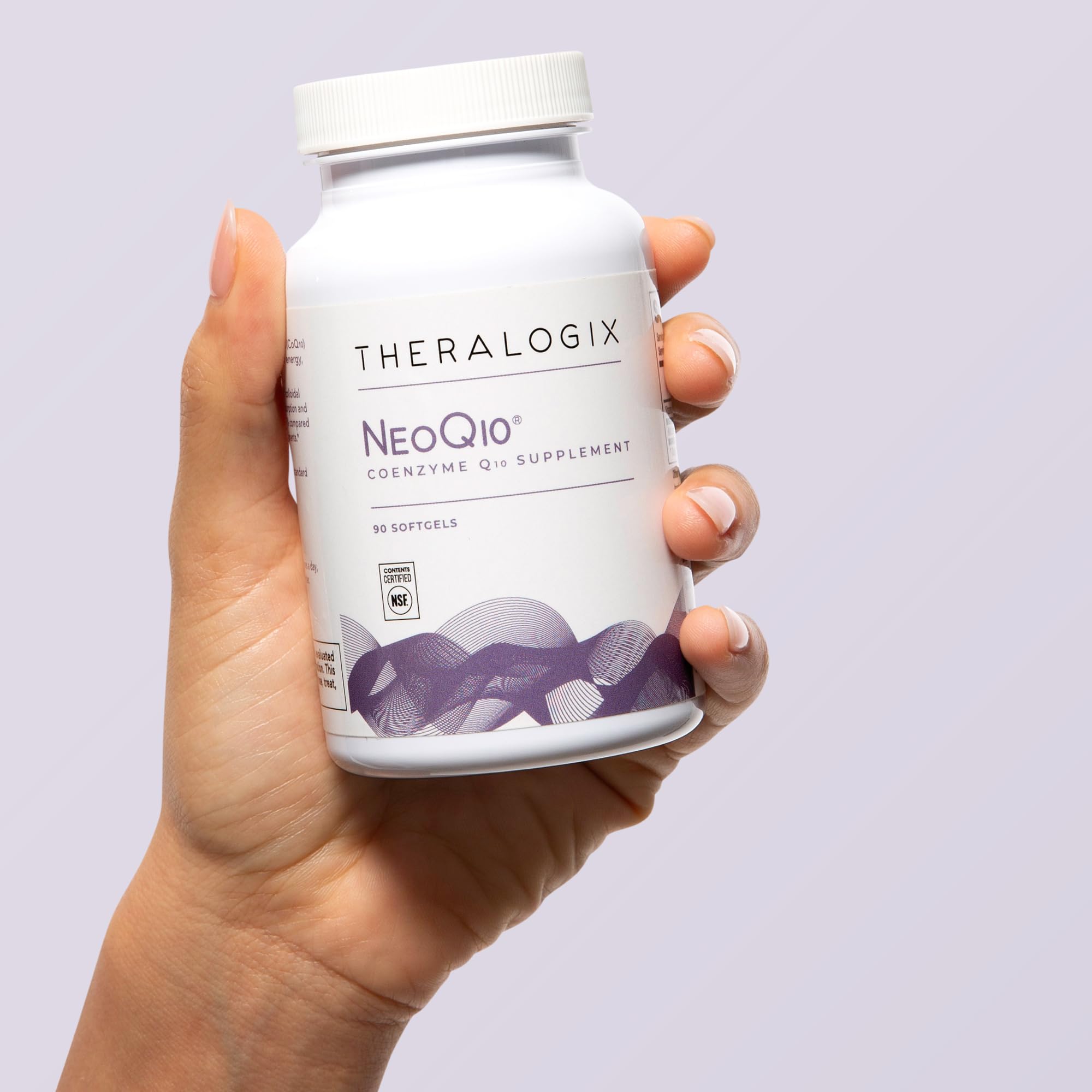 Theralogix NeoQ10 frasco dentro de un botiquín doméstico para uso diario seguro