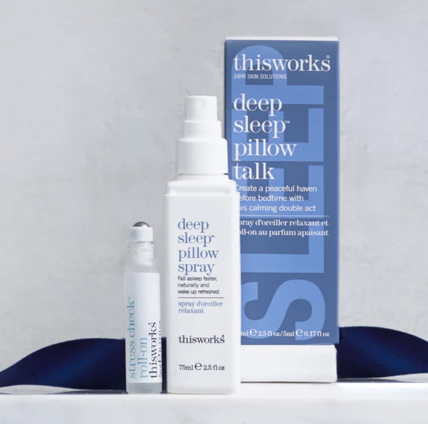 THISWORKS set sobre mesita creando ambiente de descanso en habitación