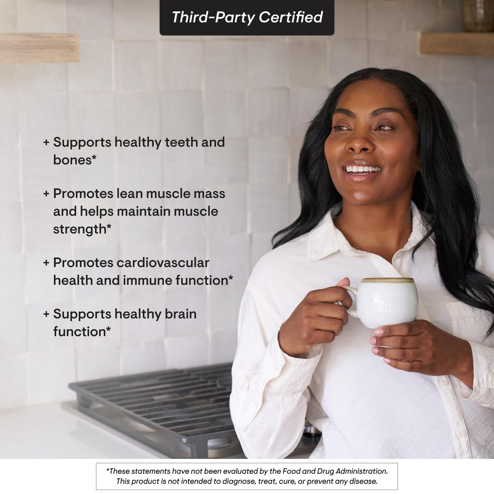 THORNE vitamina D3 cápsulas en mano para uso diario.