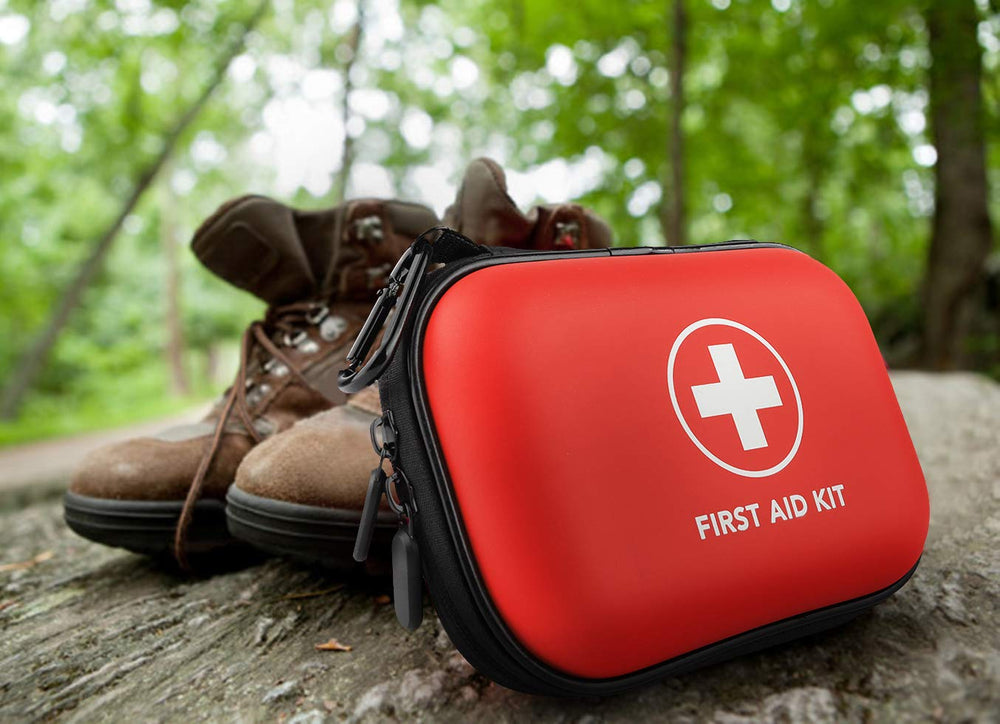 THRIAID mosquetón sujetando kit a mochila para actividades al aire libre
