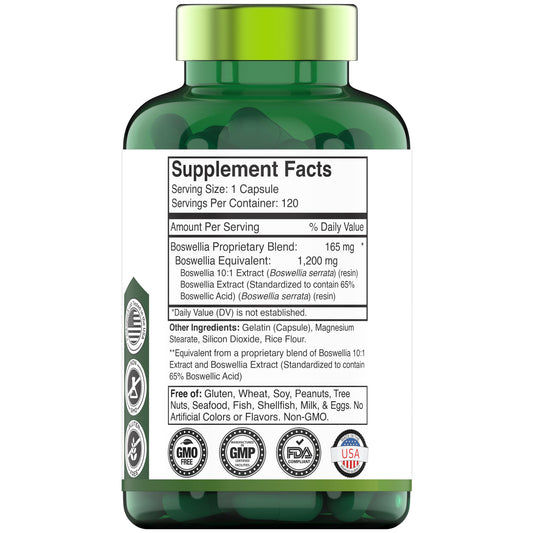 tnvitamins cápsula en mano para visualizar tamaño y facilidad de ingestión