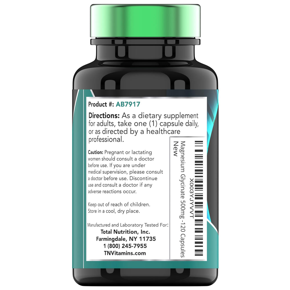 tnvitamins cápsula junto a vaso con agua sugiriendo toma nocturna relajante