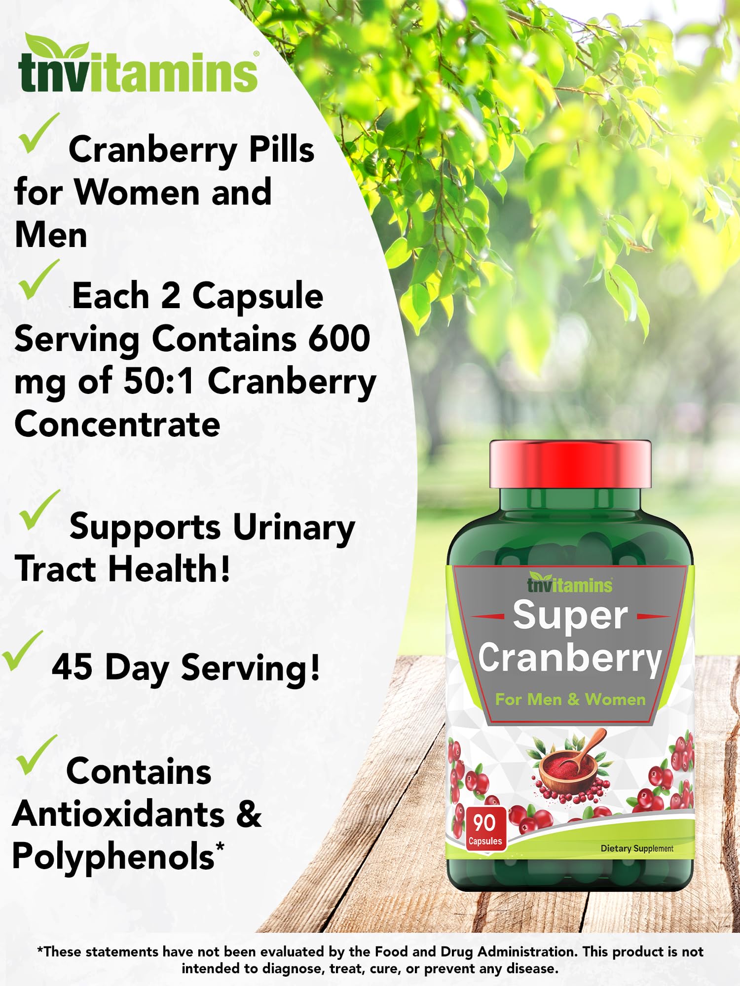 tnvitamins cápsulas en mano para comparar tamaño y dosificación