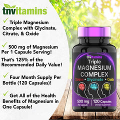 tnvitamins cápsulas en mano para comparar tamaño y facilidad de ingestión