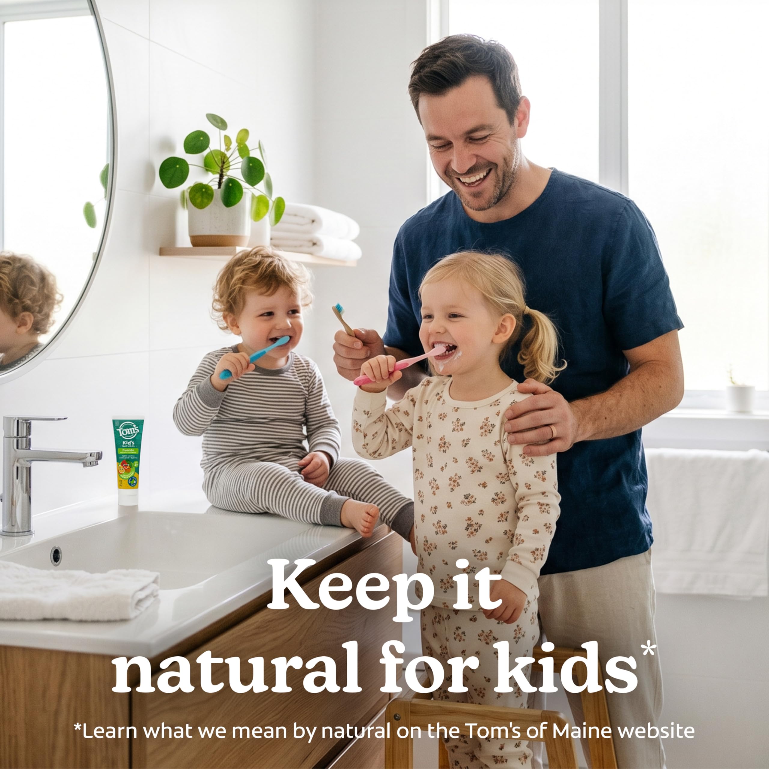 Tom's of Maine tubo en mano indica tamaño práctico para familias