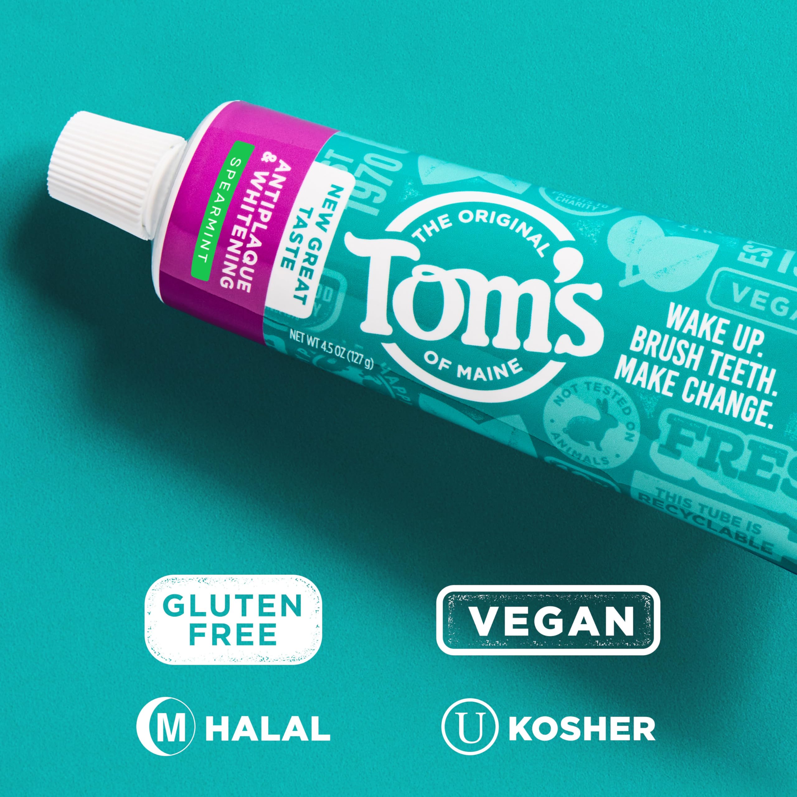 Tom's of Maine en baño con cepillo mostrando integración en rutina diaria