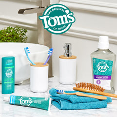 Tom's of Maine ingredientes naturales como arginina y carbonato resaltados