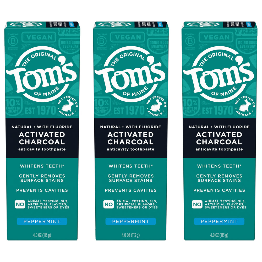 Tom's of Maine tubo en mano para comparar tamaño y duración