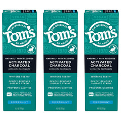 Tom's of Maine tubo en mano para comparar tamaño y duración